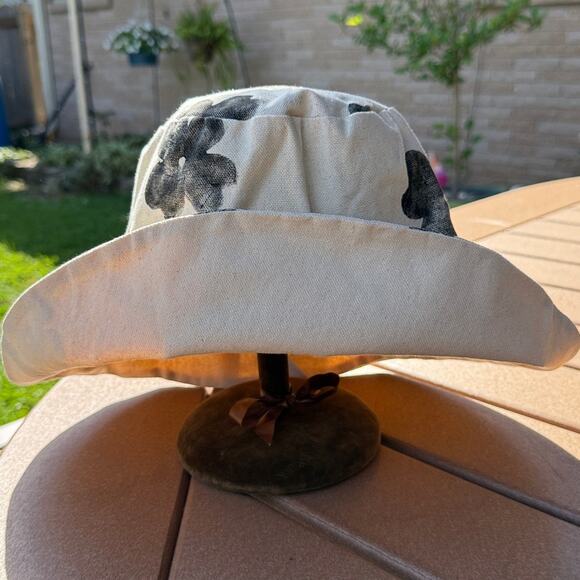 Day Camp Day Traveler Cream & Black Bucket Hat NWT